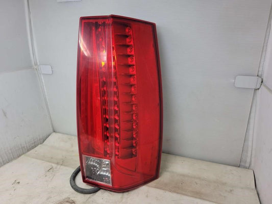 2008 ESCALAESV RH PASSENGER TAIL LIGHT WITH HARNESS 1057 - image 2