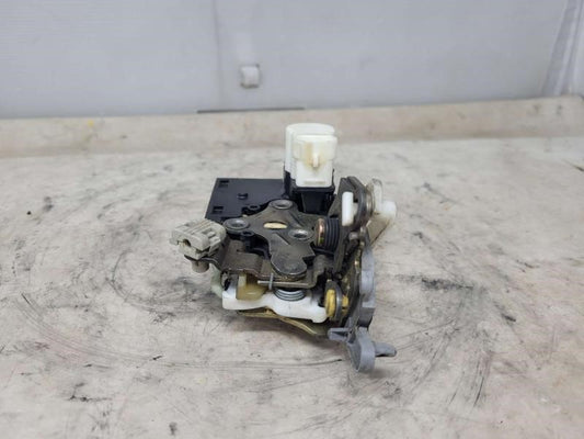 2004 ESCALADE RH PASSENGER REAR DOOR LATCH LOCK AC 1126 - image 2