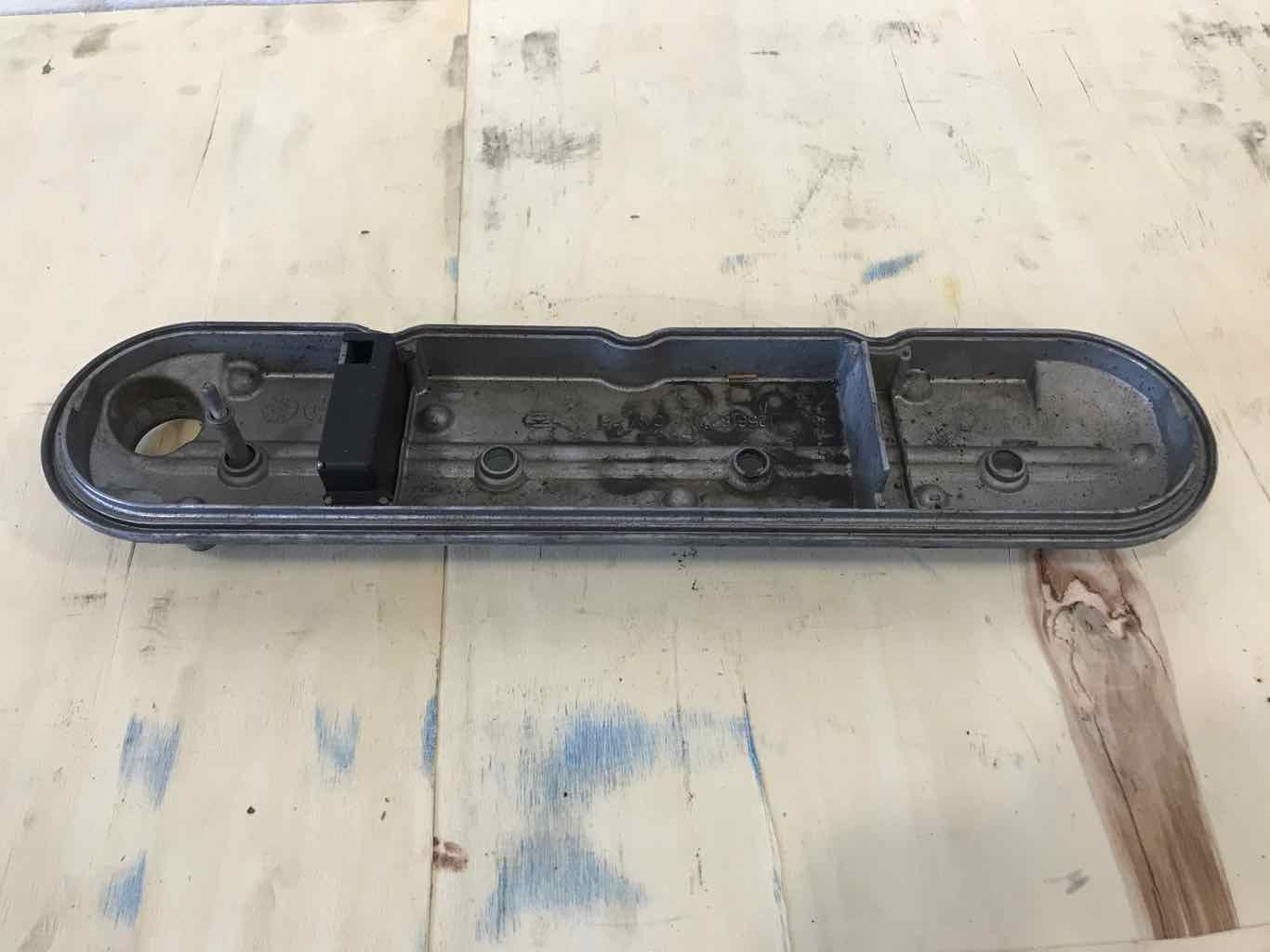2005 SILVRDO15 RH VALVE COVER 12561821 1222 - image 9