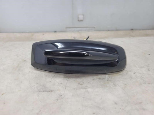 2016 ESCALADE 23258459 SHARK FIN ANTENNA 1374 - image 2