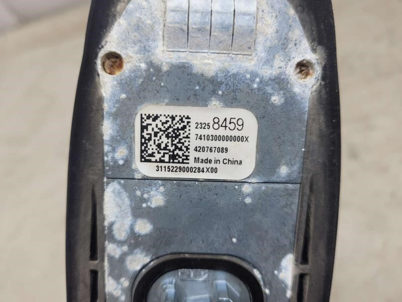 2016 ESCALADE 23258459 SHARK FIN ANTENNA 1374 - image 7
