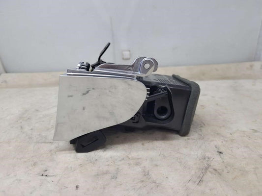 2016 ESCALADE PASSENGER RH OUTER DASH VENT 2294683 1502 - image 2