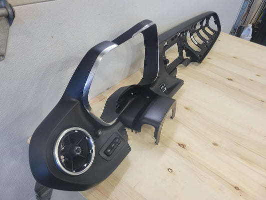 2020 CAMARO DASH CLUSTER RADIO BEZEL WITH START 1655 - image 2