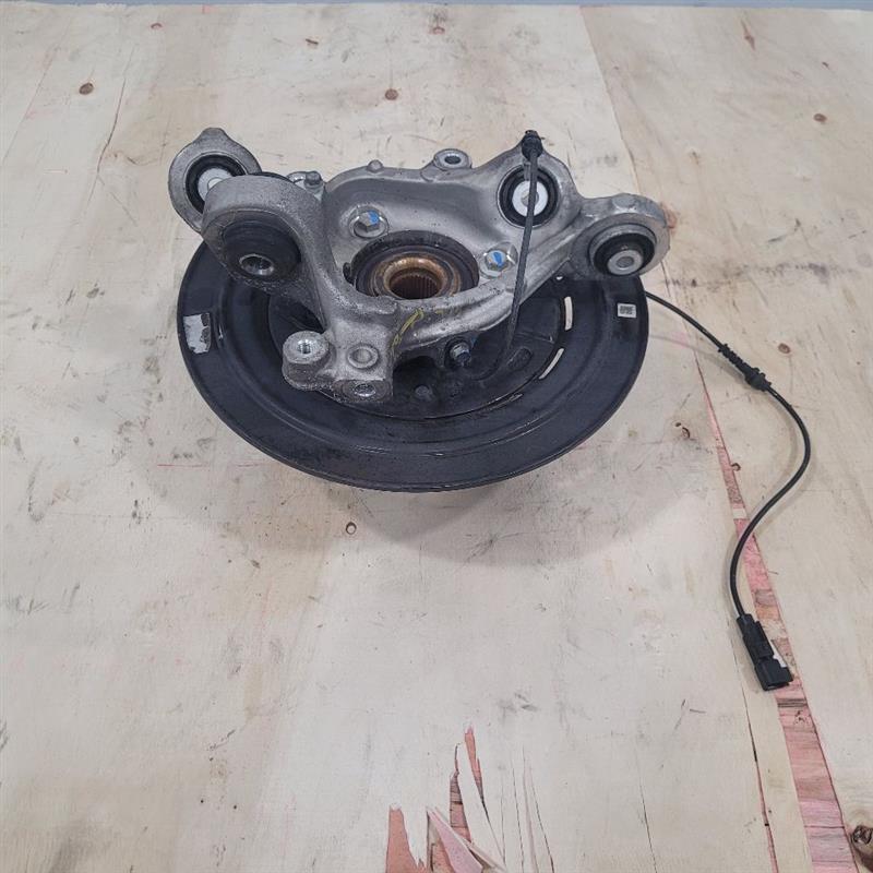 2018 CAMARO RH REAR SS 1LE SPINDLE & HUB 24140 - image 10