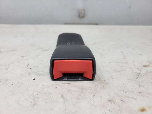 2018 CAMARO REAR SEAT BELT BUCKLE 84002412 LH RH 24175 - image 2