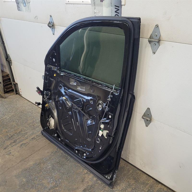 2017 ESCALADE RH FRONT DOOR BLACK (GBA/8555) 000 24235 - image 7