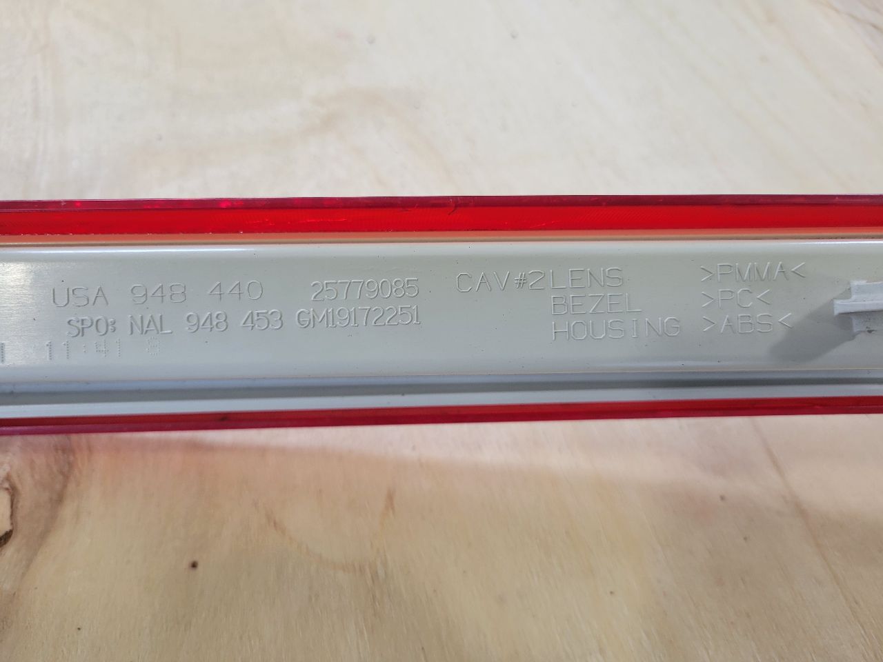 2009 ESCALAESV 3RD BRAKE LIGHT LAMP TESTED 24495 - image 16