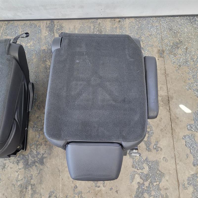 2019 ESCALADE 2ND ROW REAR SEATS BLACK LEATHER 25664 - image 18