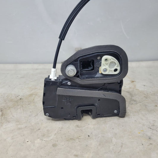 2019 ESCALADE FRONT PASSENGER DOOR LATCH 25717 - image 2