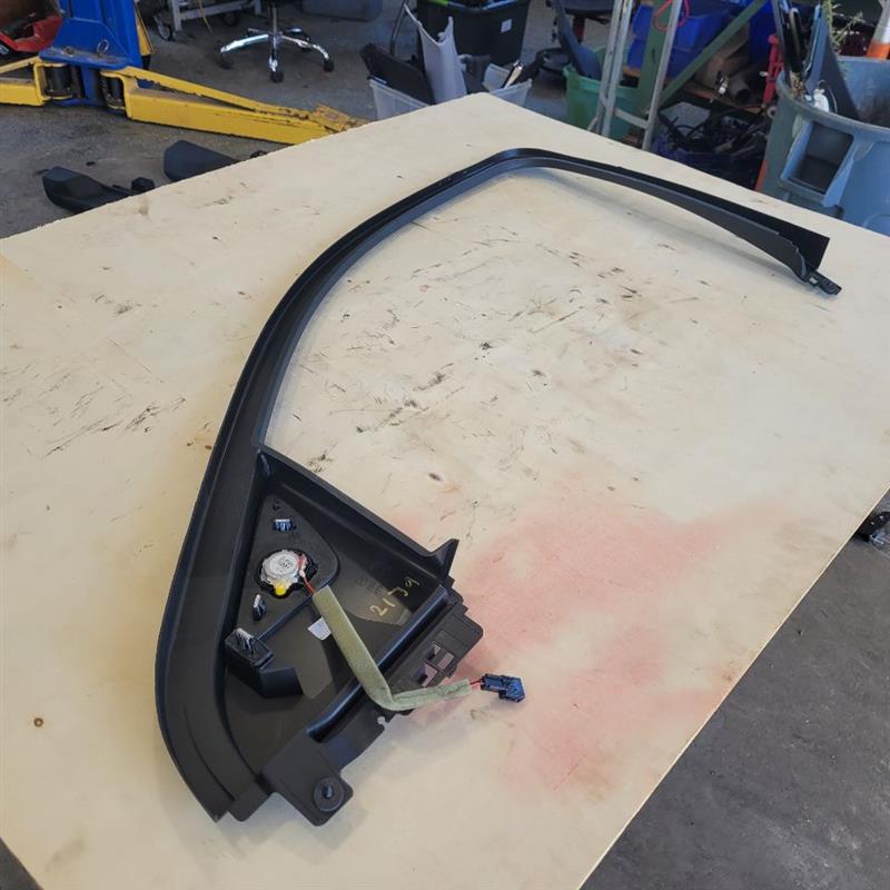 2019 ESCALADE LH FRONT UPPER DOOR TRIM PANEL 25730 - image 12