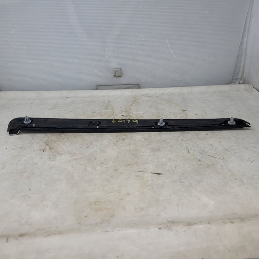2019 ESCALADE LH DRIVER CHROME C PILLAR APPLIQUE 25741 - image 2