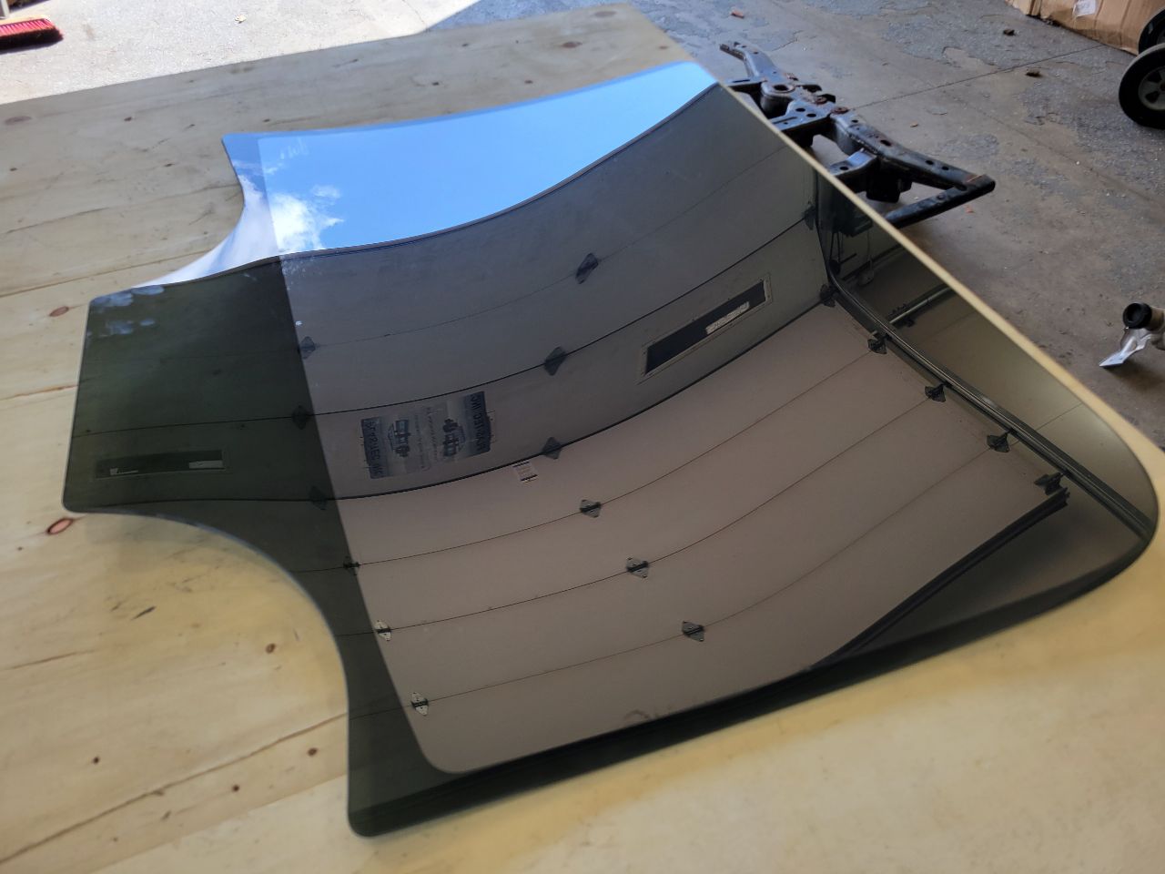 2017 SILVRDO15 RH PASSENGER REAR DOOR GLASS 25906 - image 13