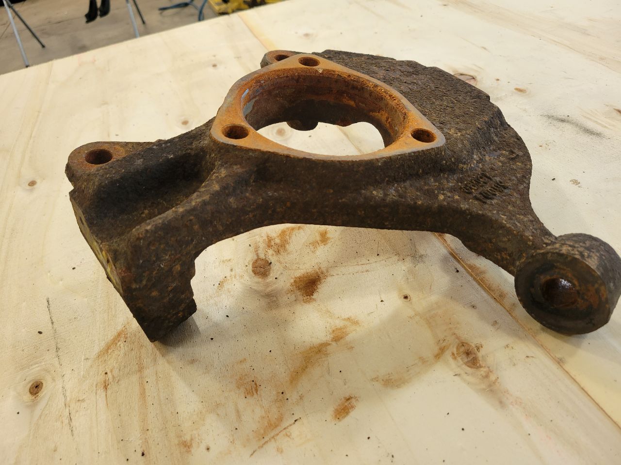 2012 ESCALADE LH DRIVER FRONT SPINDLE 26288 - image 10