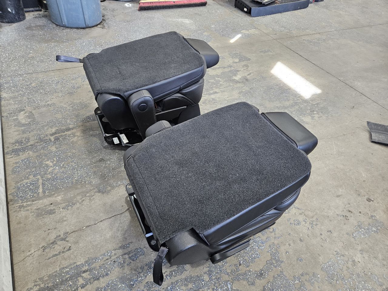 2016 ESCALADE 2ND ROW BUCKET SEATS BLACK LEATHER 26358 - image 16