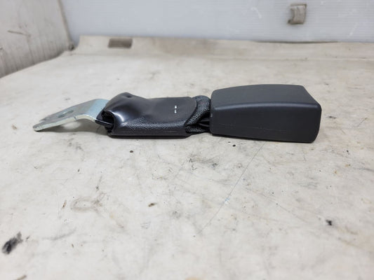 2018 CAMARO REAR SEAT BELT BUCKLE FITS LH OR RH 26963 - image 2