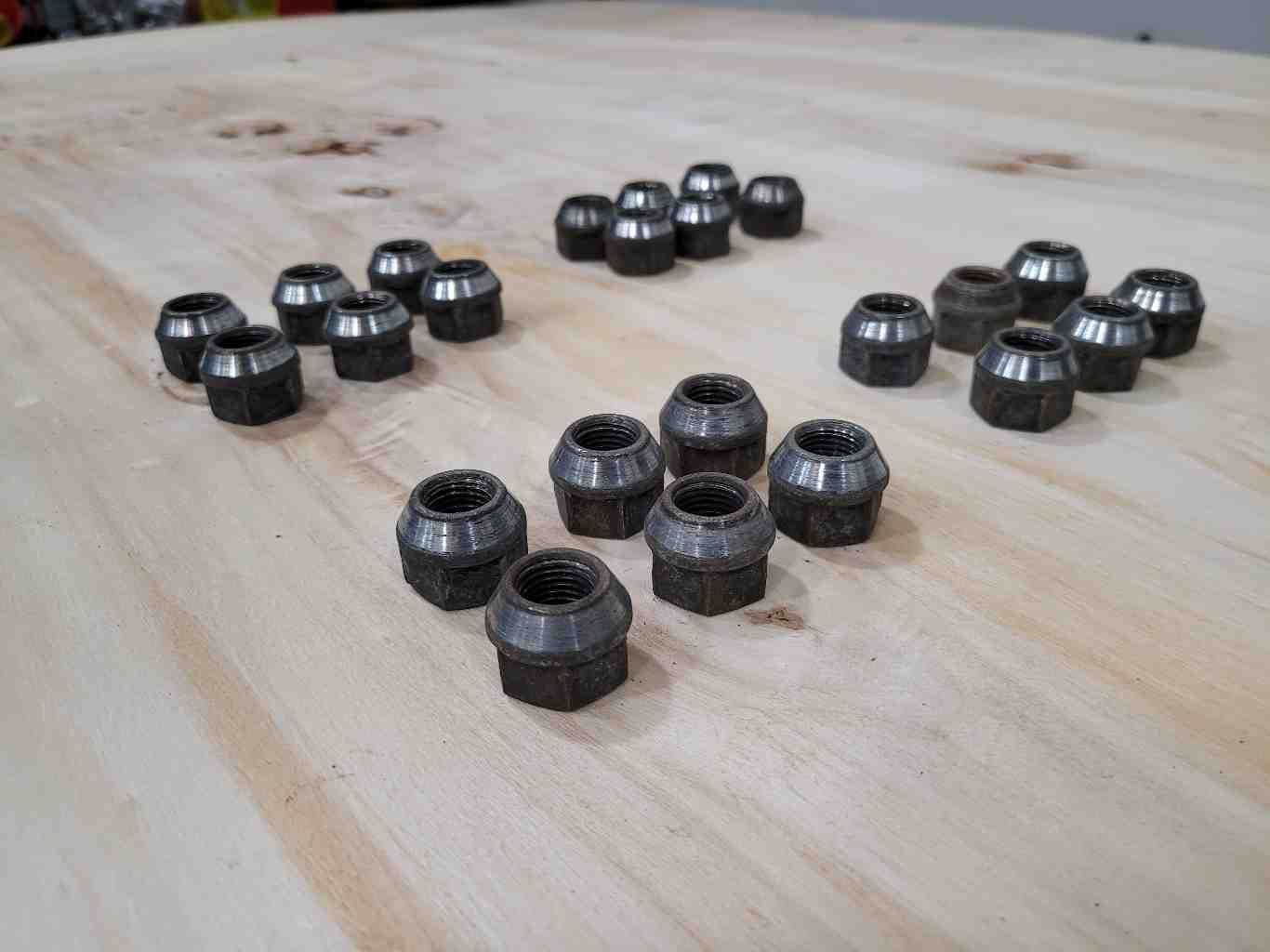 2005 YUKON LUG NUTS, OEM SET OF 24, 14x1.5 270 - image 4