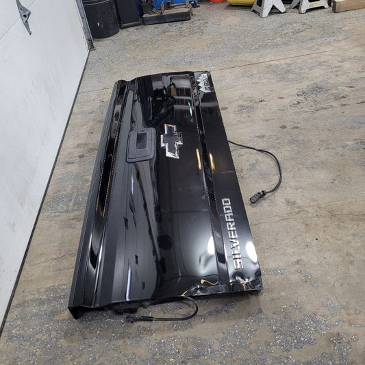 2017 SILVRDO15 TAILGATE BLACK LOWER CORNER DMG 7D2 27102 - image 2