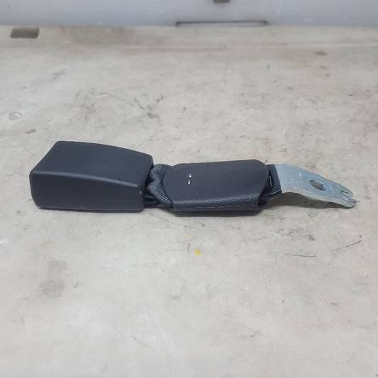 2018 CAMARO REAR SEAT BELT BUCKLE 84002412 27354 - image 2
