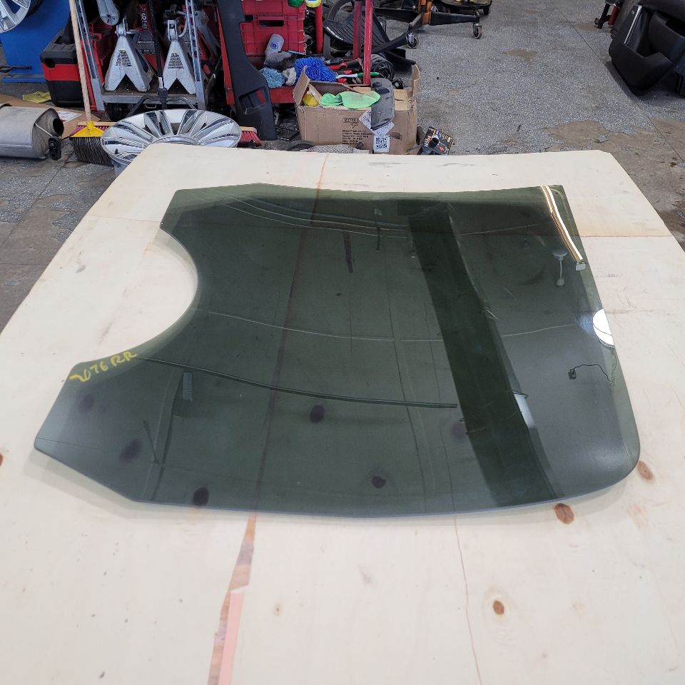 2013 ESCALAESV RH PASSENGER REAR DOOR GLASS 27526 - image 8