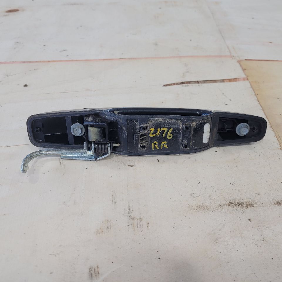2013 ESCALAESV OEM RH PASSENGER REAR DOOR HANDLE 27530 - image 6