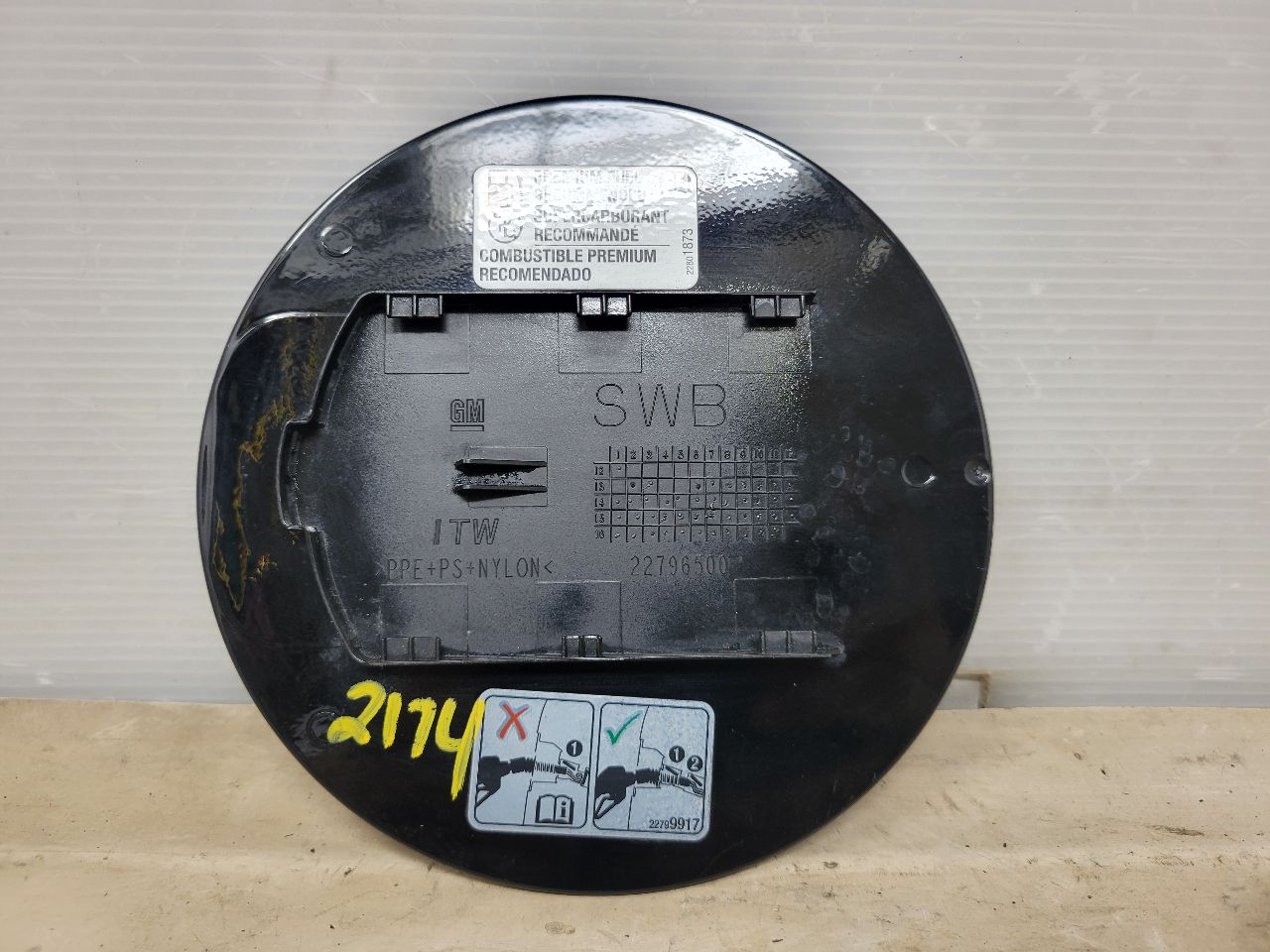 2017 ESCALADE GAS TANK FUEL FILLER DOOR BLACK 27810 - image 6