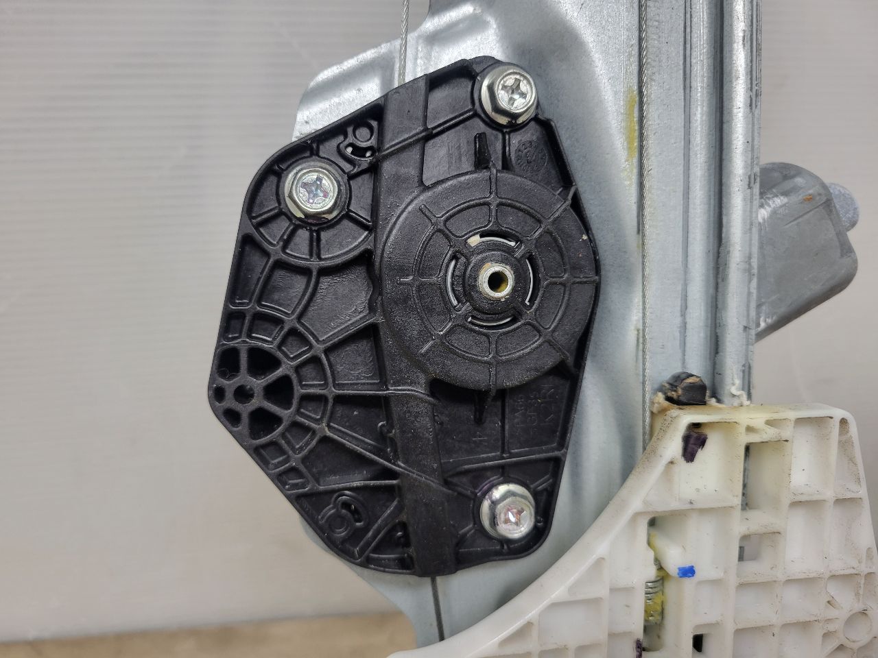 2017 ESCALADE RH PASSENGER REAR WINDOW MOTOR 27841 - image 8