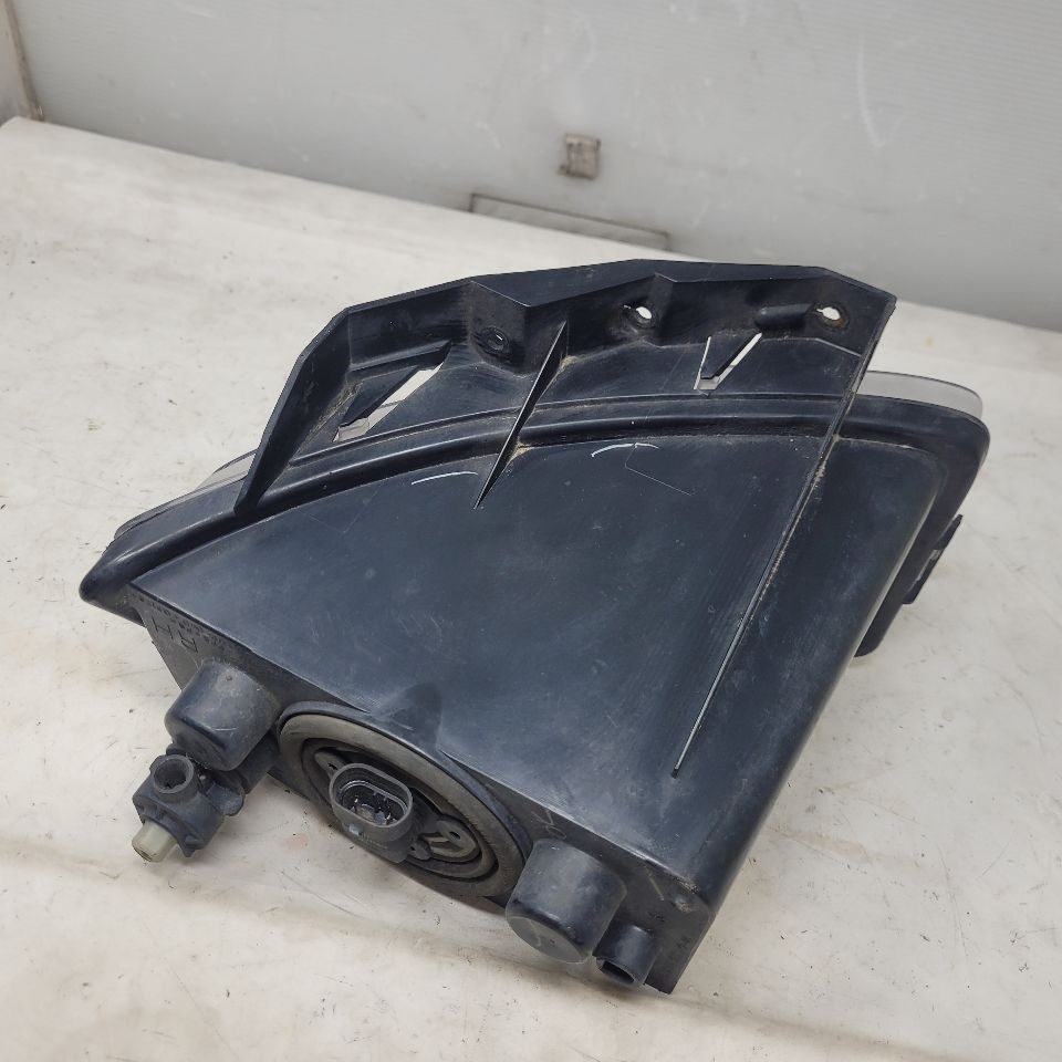 2011 CORVETTE RH FRONT FOG DAYTIME RUNNING LAMP DR 28269 - image 9