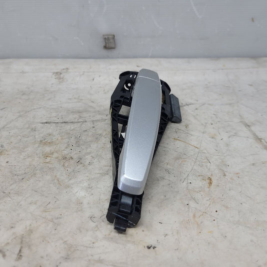 2014 CAMARO RH PASSENGER DOOR HANDLE SILVER 28874 - image 2