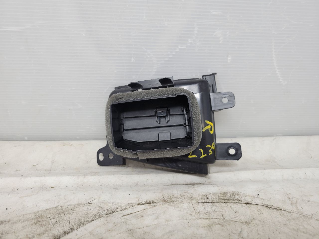 2023 SIERDEN15 RH PASSENGER DASH VENT 85588251 29111 - image 14
