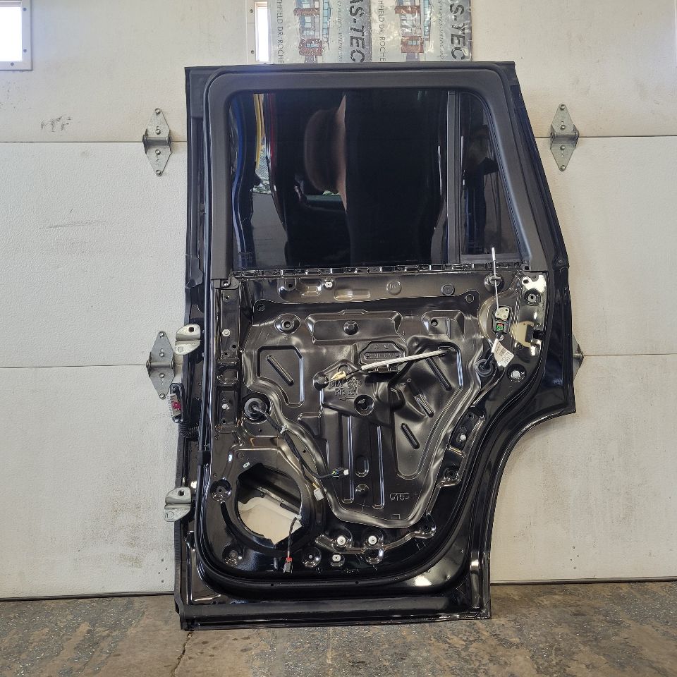 2019 ESCALADE RH REAR DOOR BLACK GBA / 8555 000 29181 - image 7