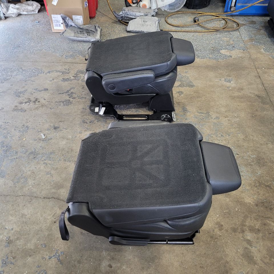 2019 ESCALADE 2ND ROW REAR BUCKET SEATS BLACK 29185 - image 16