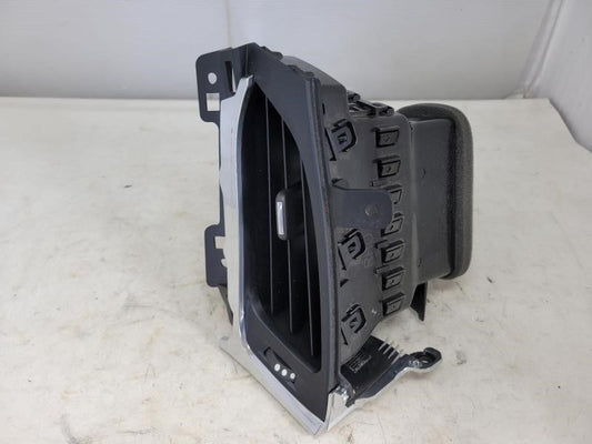2017 ESCALADE 22946836 RH OUTER DASH VENT 291 - image 2