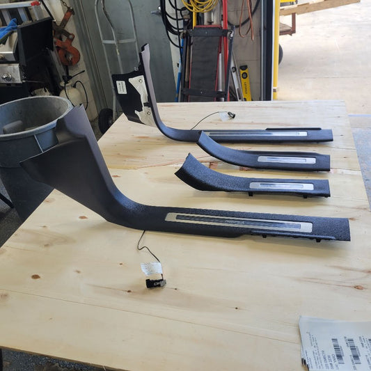 2019 ESCALADE ILLUMINDATED DOOR SILLS SET OF 4 29254 - image 2
