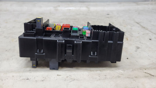 2019 ESCALADE DASH CABIN FUSE BOX 84114433 29271 - image 2