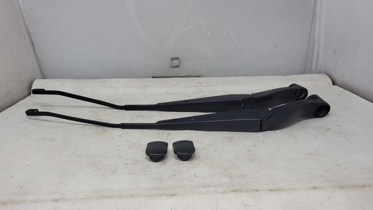 2019 SIERRA150 FRONT WINDSHIELD WIPER ARMS PAIR 29588 - image 2