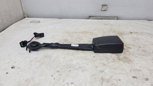 2017 CAMARO FRONT PASSENGER RH SEAT BELT BUCKLE 30323 - image 2