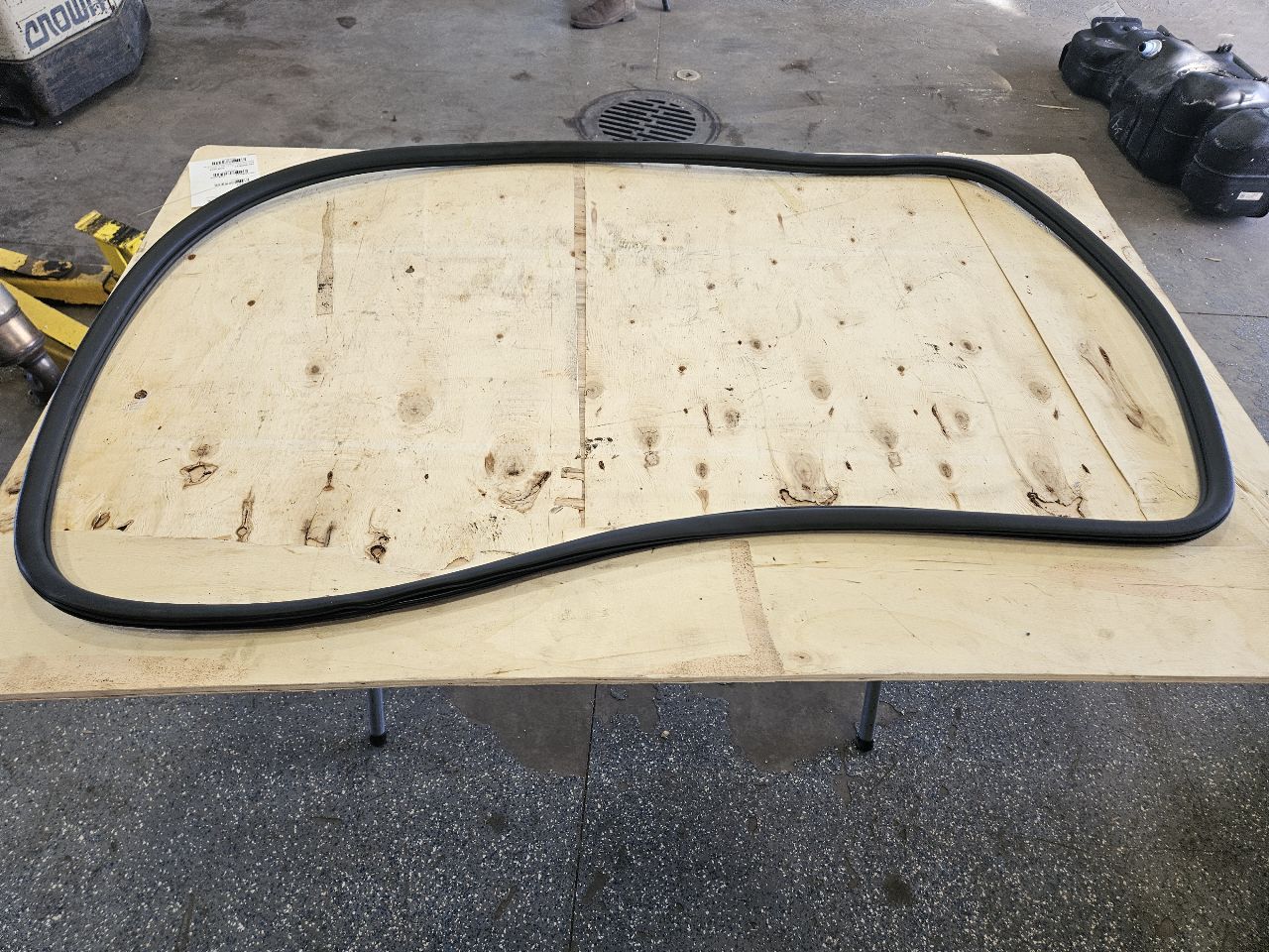 2019 SILVRDO15 REAR DOOR WEATHERSTRIPPING LH OR RH 30431 - image 4