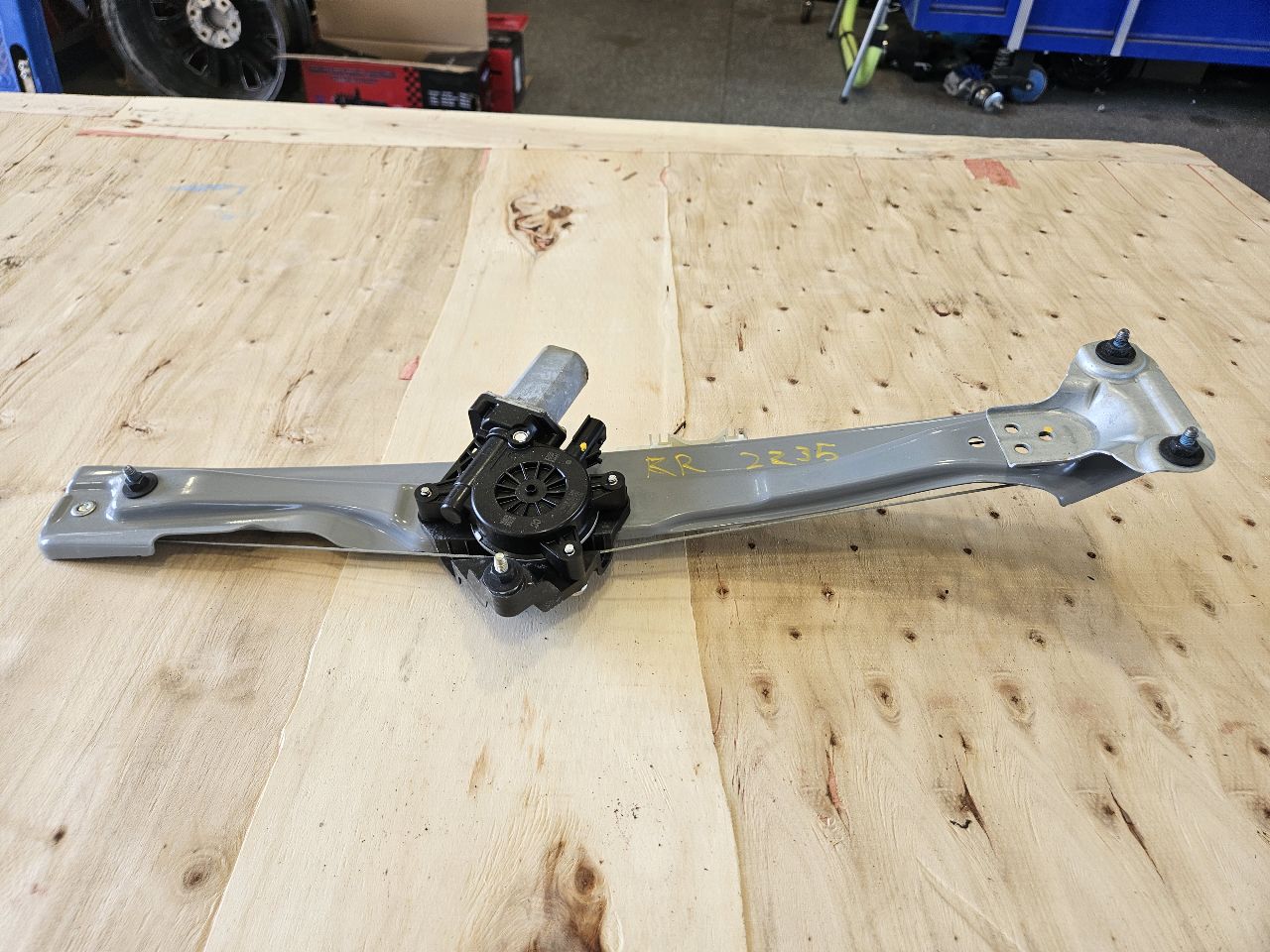 2019 SILVRDO15 RH REAR WINDOW REGULATOR & MOTOR 30451 - image 9