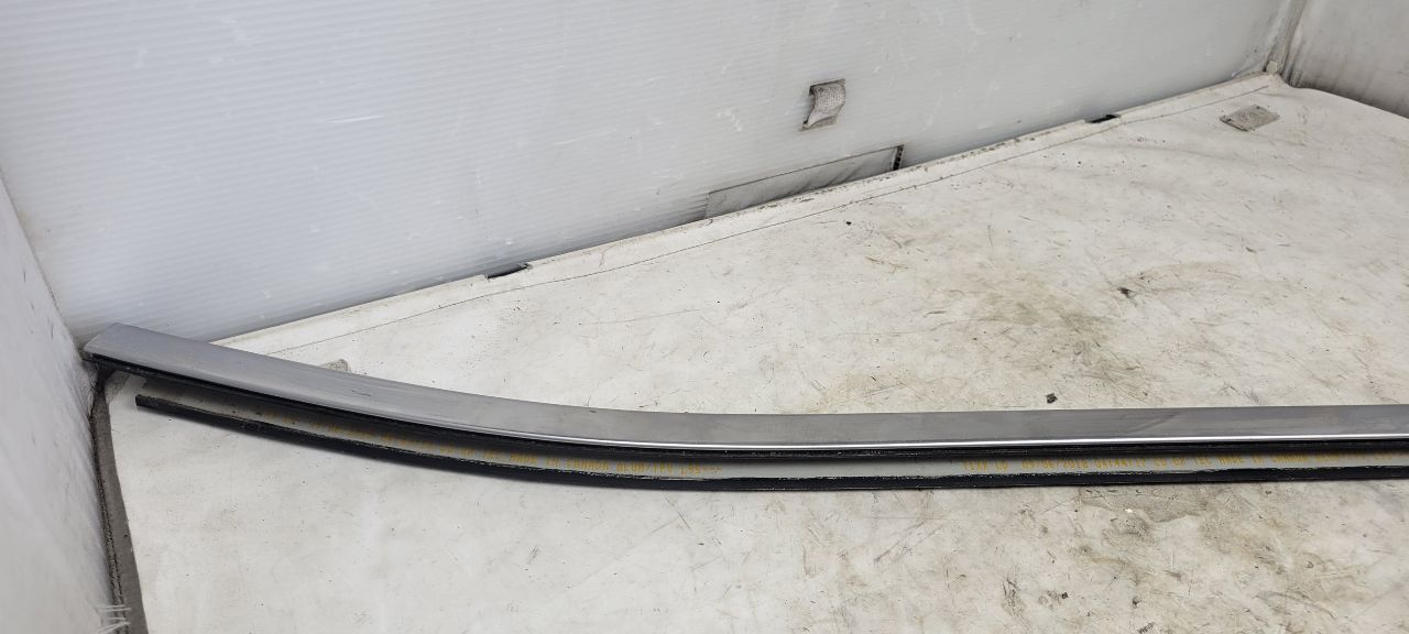 2019 SILVRDO15 RH REAR DOOR BELT REVEAL 84549260 30499 - image 19