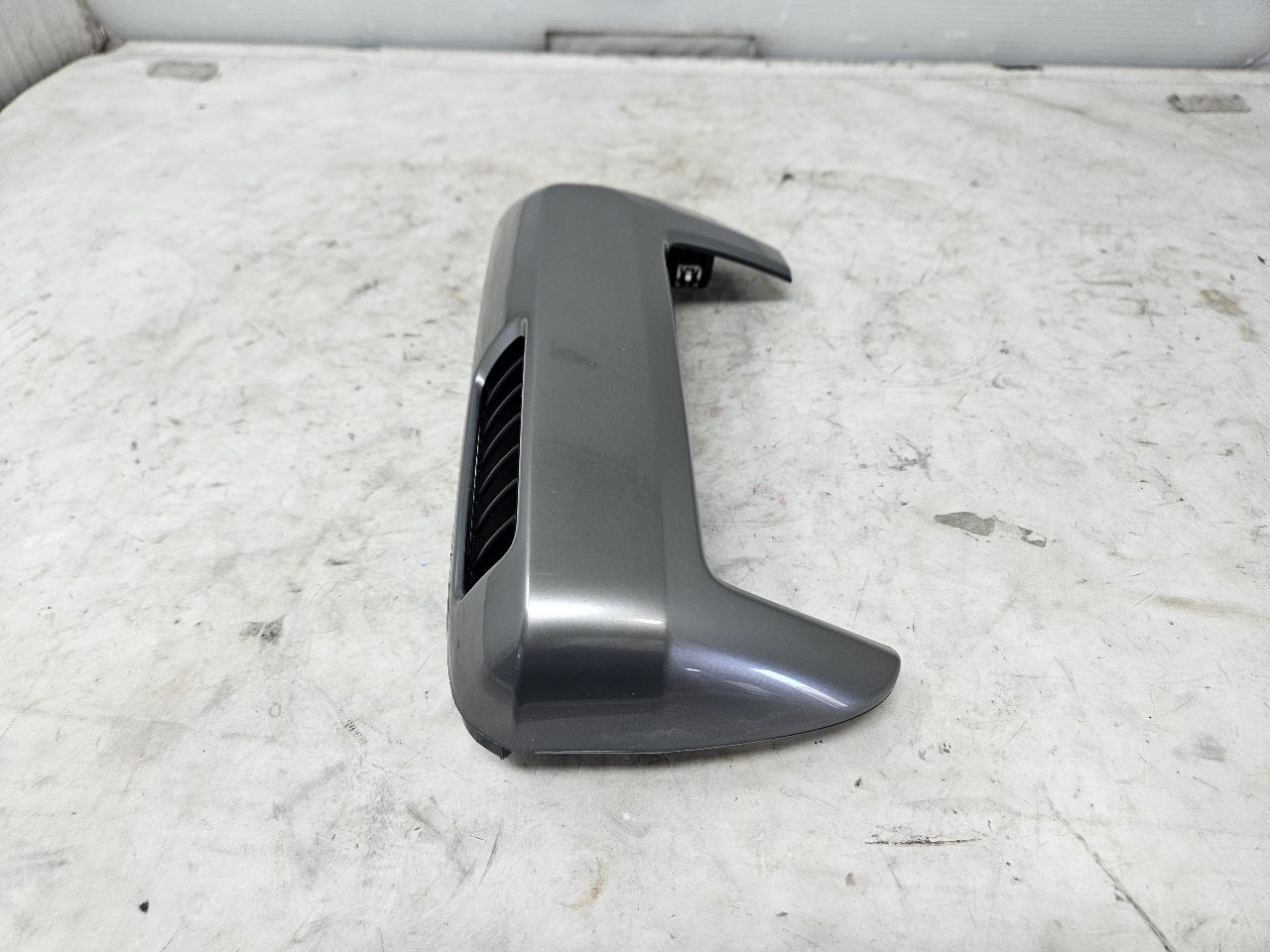 2018 SILVRDO15 RH DASH DEFROST VENT TRIM 23136579 30576 - image 11