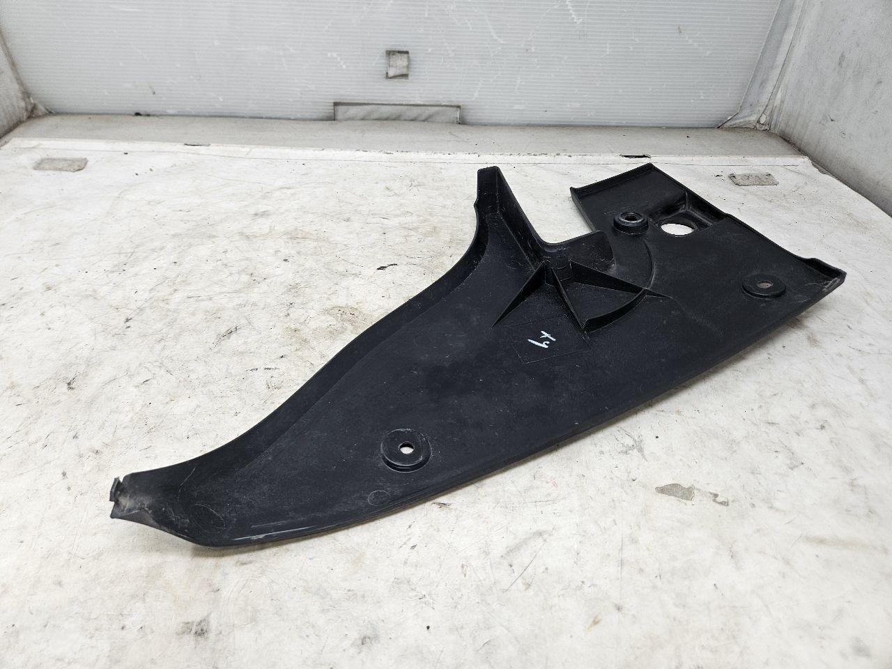 2019 CAMARO LH TAIL LAMP COVER FILLER PANEL 30718 - image 8