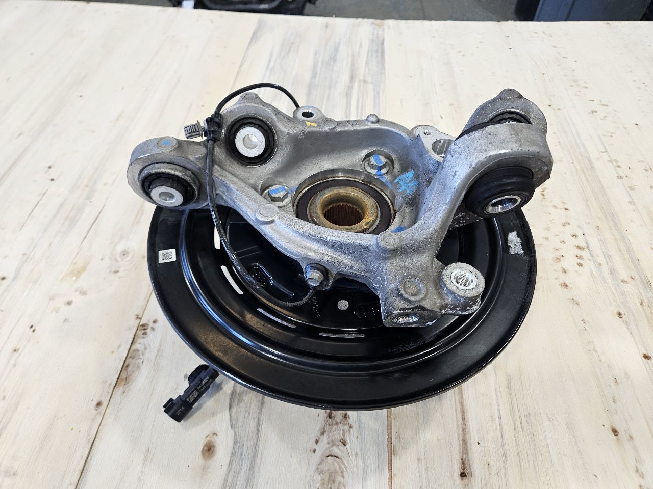 2019 CAMARO LH DRIVER REAR SPINDLE HUB SS 1LE 30790 - image 10