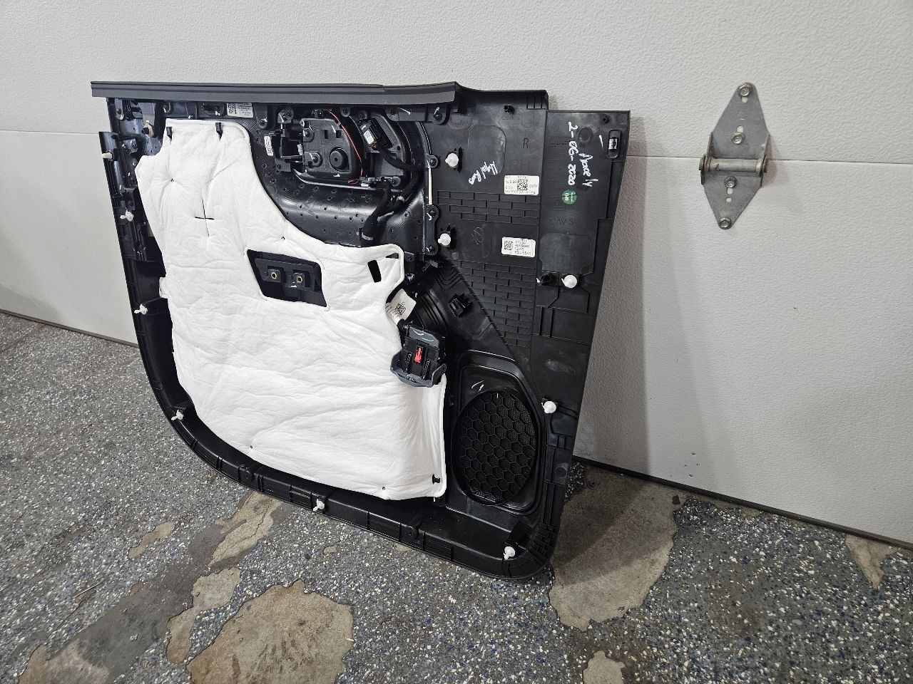 2020 SILVRDO15 FRONT RH DOOR PANEL HIGH COUNTRY BLK 31020 - image 8