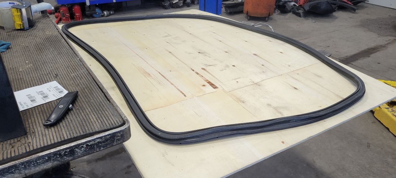 2022 SILVRDO15 REAR DOOR WEATHERSTRIPPING LH OR RH 31221 - image 15