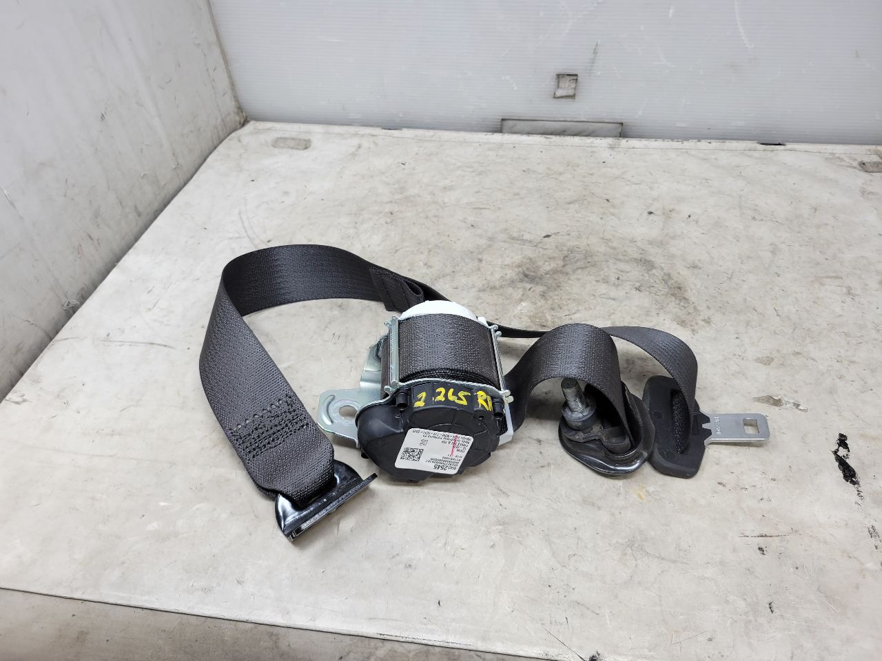 2024 SILVRDO15 RH REAR SEAT BELT RETRACTOR BLACK 31903 - image 13