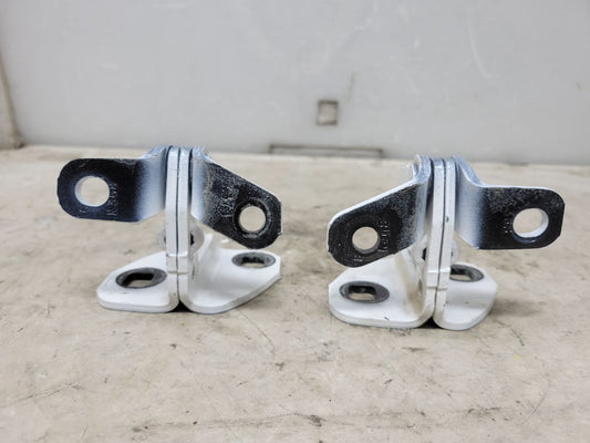 2023 SIERDEN15 RH REAR DOOR HINGES UPPER & LOWER 31911 - image 2