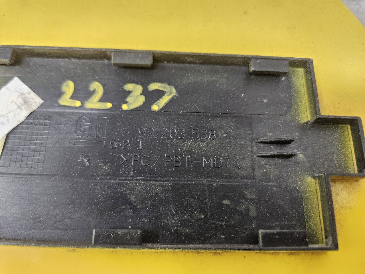 2010 CAMARO GAS TANK FUEL FILLER DOOR YELLOW 31988 - image 8
