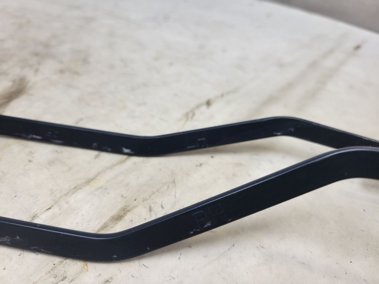 2020 ESCALAESV FRONT WINDSHIELD WIPER ARMS ARM PAIR 32071 - image 11
