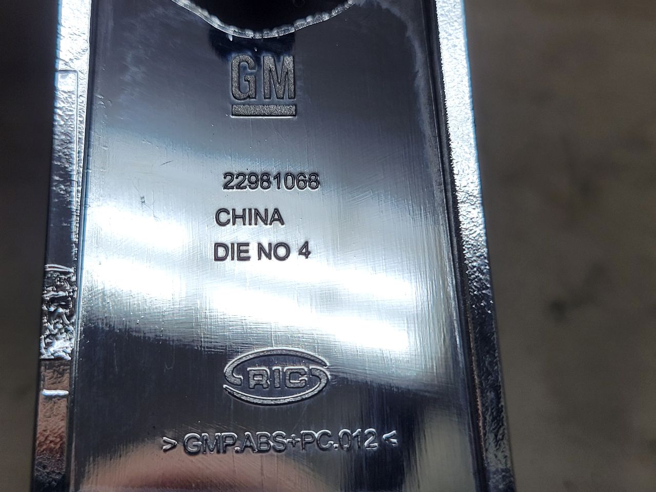2020 ESCALAESV INSERT W/SCREWS GOOD CONDITION 32086 - image 10
