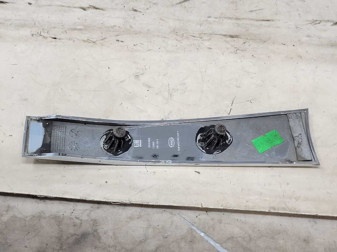 2020 ESCALAESV INSERT W/SCREWS GOOD CONDITION 32087 - image 7